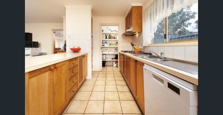 Court Location with Community Feel - Photo 5