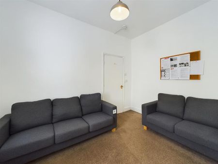 3 bedroom maisonette to rent - Photo 2