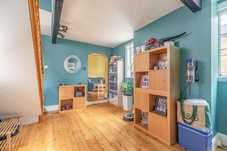 Montagu Road, Datchet, SL3 - Photo 3