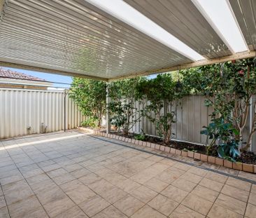 Private Villa Living with Expansive Outdoor Entertaining - Photo 1