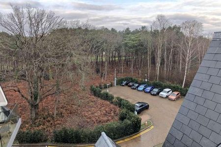 Woking, Surrey, GU21 - Photo 4