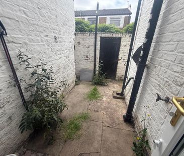 2 bedroom end of terrace house to rent - Photo 1