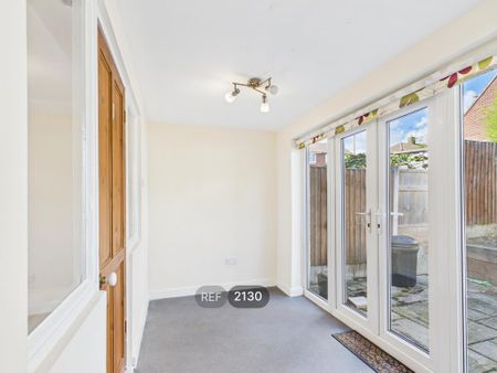 3 bedroom semi-detached house to rent - Photo 2