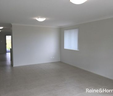 MODERN & SPACIOUS FAMILY HOME - Photo 1