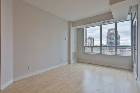2 Bedrooms + Den - Photo 2