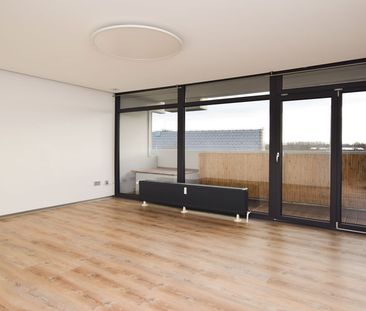 Charmante 2-Zimmer-Wohnung mit Balkon und Stadtblick! - Photo 3