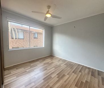 Updated Two Bedroom Unit In Convenient Location - Photo 3