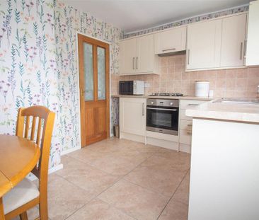 2 bedroom ground floor flat to rent - Photo 3