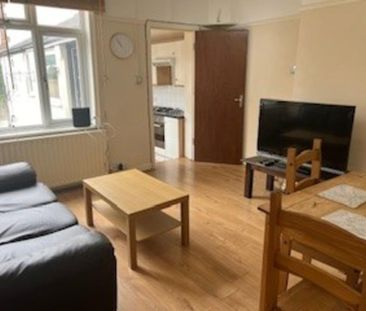 3 bedroom house share to rent - Photo 3