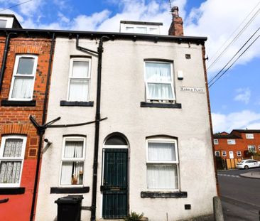 2 bedroom House in Harold Place, Leeds - Photo 1