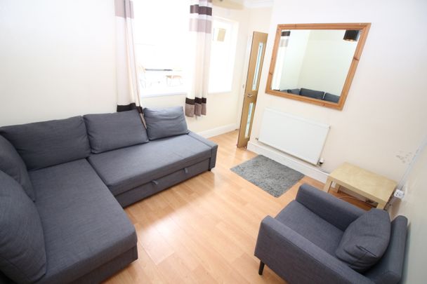 Tewkesbury Place, Cathays - Photo 1