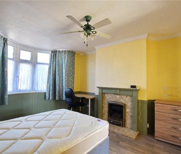 4 bedroom semi-detached house to rent - Photo 4