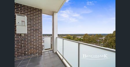 Modern Two-Bedroom Apartment with District Views - Photo 3