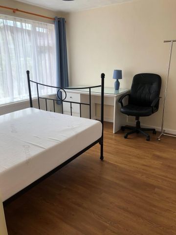 4 bedroom terraced house to rent - Photo 3