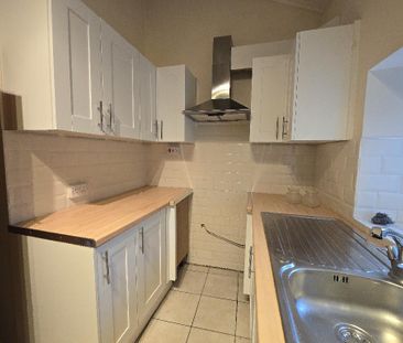 2 bedroom semi-detached house to rent - Photo 5