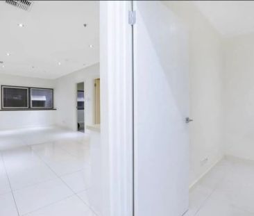 SPACIOUS 1 BEDROOM APARTMENT IN THE HEART OF CBD - Photo 6