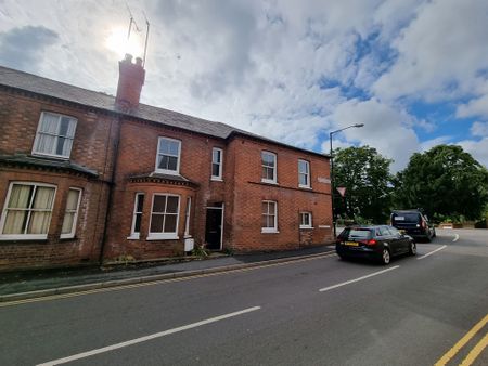 6 Bed Student Accommodation - Photo 2