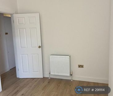 3 bedroom flat to rent - Photo 6