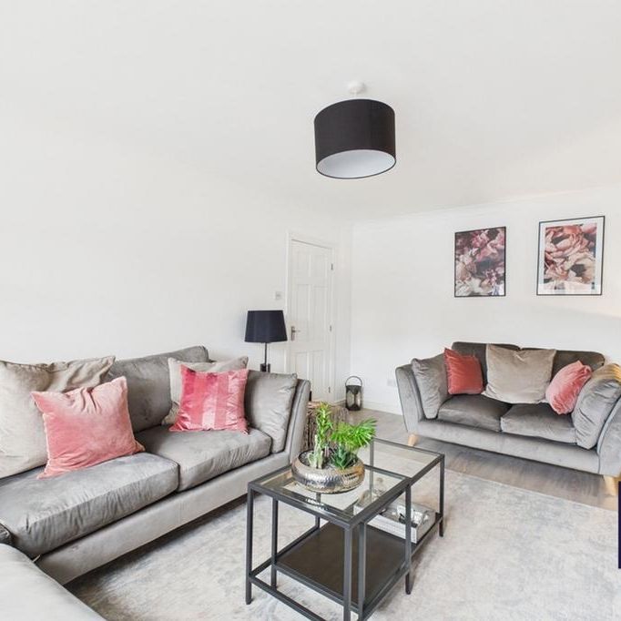 4 bedroom detached house to rent - Photo 1