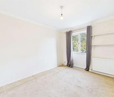 Inglewood Avenue, Camberley, Surrey, GU15 - Photo 5