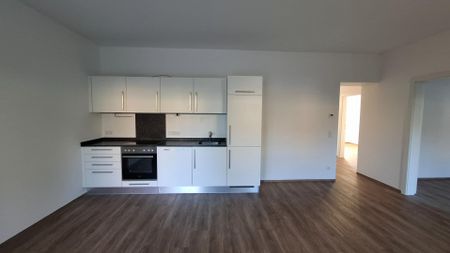 Barrierefreie 3-Zimmer-Wohnung mit kleinem Garten und Einbauküche in Wels/Lichtenegg zu vermieten - Photo 2