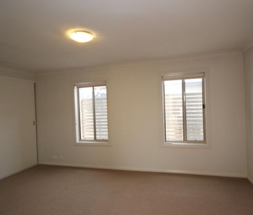 Elegant Lyons Townhouse - Photo 4