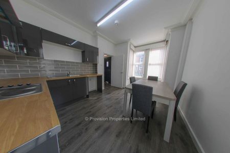 4 bedroom end of terrace house to rent - Photo 3