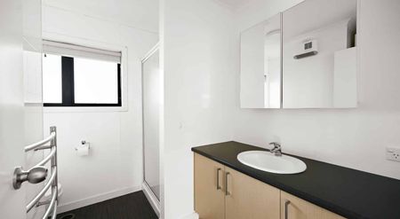 Modern, Two Bedroom Apartment in Popular Claudelands - Photo 3