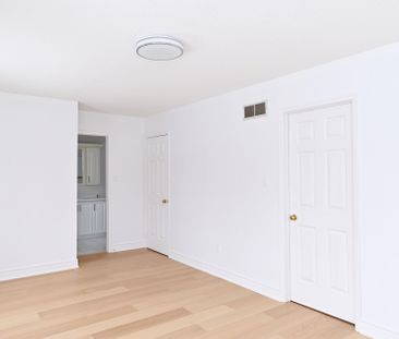 For Lease - 119 Cromwell Road, Vaughan, Ontario - Photo 2