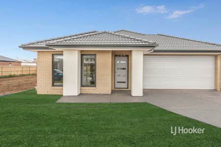 14 Brushtail Street, Mambourin VIC, Belconnen - Photo 3
