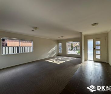 Spacious 4 Bedroom House - Photo 2