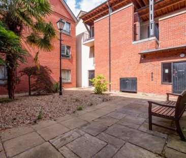 4 bedroom flat to rent - Photo 2