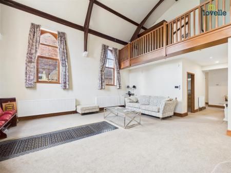 3 bedroom Detached house To Let - Photo 3