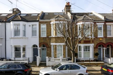 3 bedroom flat to rent - Photo 4