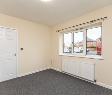 1 bedroom Flat To Let - Photo 2