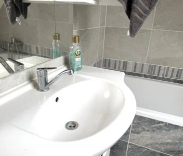 PRONÁJEM ZREKONSTRUOVANÉHO STŘEŠNÍHO BYTU 1+ KK, ČERNOVICE BRNO - Photo 1