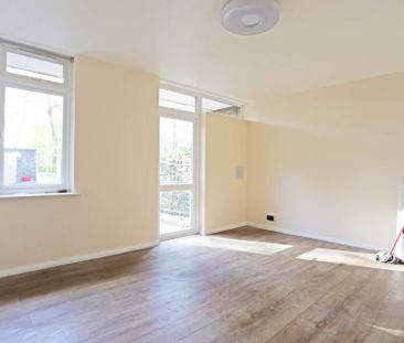 Price £2,300 pcm - Available Now - Unfurnished - Photo 2