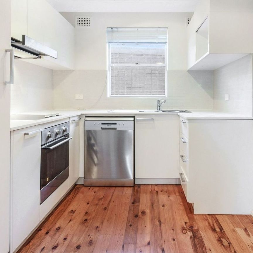 Modern&comma; Refurbished&comma; Split Level Townhouse - Photo 1