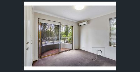 Light and bright unit moments to the beach - Photo 4