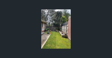 Well presented two bedroom unit - Photo 4