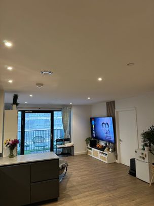 Room in a Shared Flat, Riverstone Apartments, E3 - Photo 1