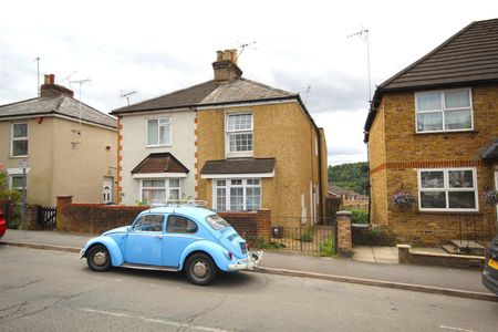 Totteridge Road, High Wycombe - Photo 2