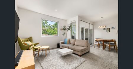 Fully Furnished Two Bedroom Apartment In Boutique Building - Photo 2