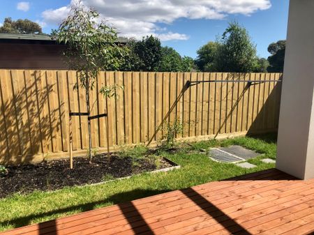 Modern Townhouse - Photo 5