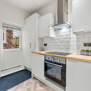 Spectacular refurbished Studios and Double en-suites Room 5 - Photo 2