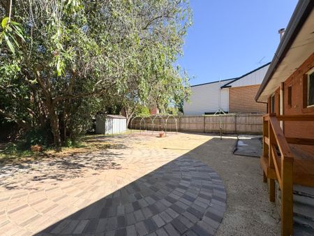 Three bedroom Family Home - Photo 2