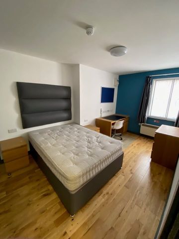 Room in a Shared Flat, Slater Street, L1 - Photo 3