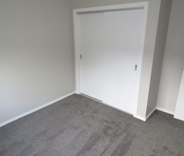 Split System, Central Heating, Double Garage. - Photo 2