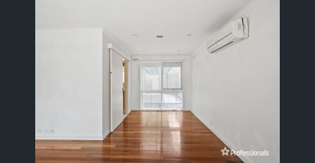 Spacious Family Home in Prime Location! - Photo 5