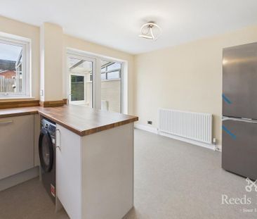 3 bedroom detached house to rent - Photo 4